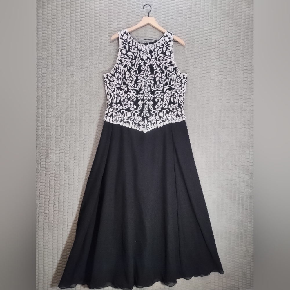 Jkara Black and White Floral Beaded Formal Maxi Dress-Sz 18